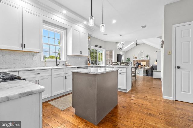 1085 FOREST LN, Glen Mills, PA 19342