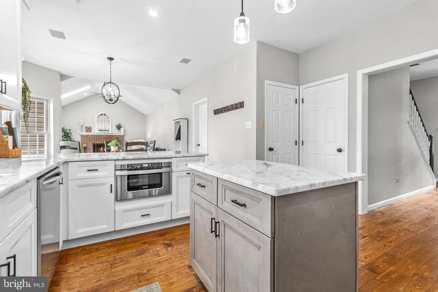1085 FOREST LN, Glen Mills, PA 19342