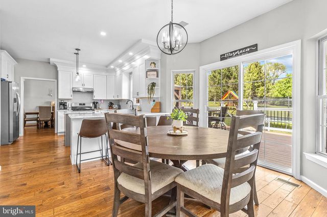 1085 FOREST LN, Glen Mills, PA 19342