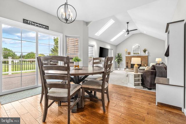 1085 FOREST LN, Glen Mills, PA 19342