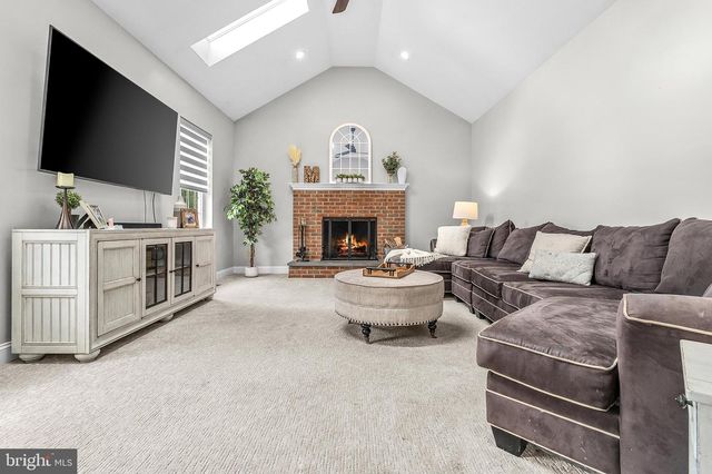 1085 FOREST LN, Glen Mills, PA 19342