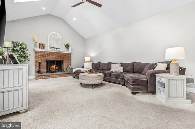 1085 FOREST LN, Glen Mills, PA 19342