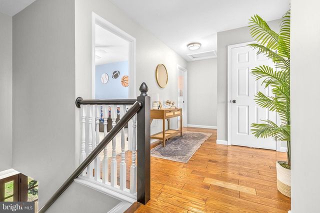 1085 FOREST LN, Glen Mills, PA 19342