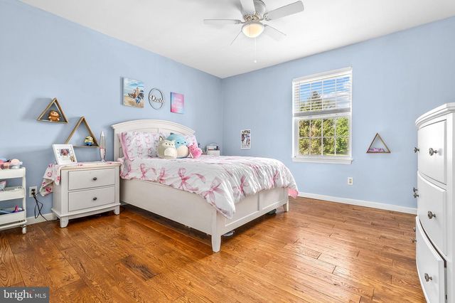 1085 FOREST LN, Glen Mills, PA 19342