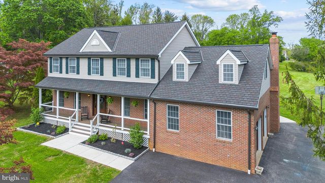 1085 FOREST LN, Glen Mills, PA 19342