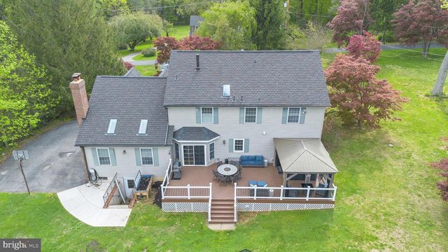 1085 FOREST LN, Glen Mills, PA 19342
