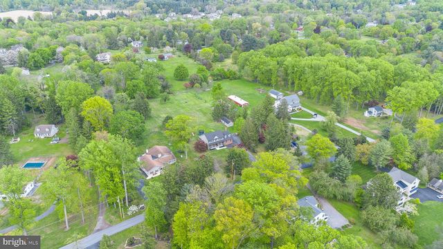 1085 FOREST LN, Glen Mills, PA 19342