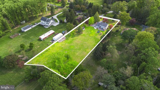 1085 FOREST LN, Glen Mills, PA 19342