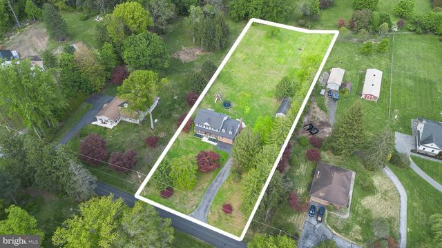 1085 FOREST LN, Glen Mills, PA 19342