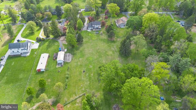 1085 FOREST LN, Glen Mills, PA 19342