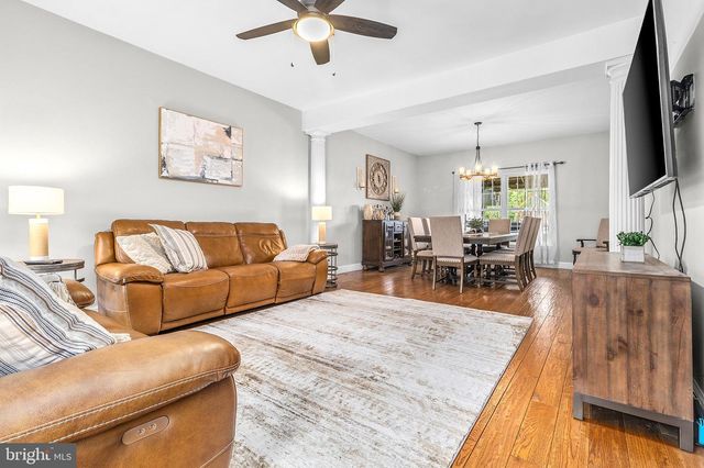 1085 FOREST LN, Glen Mills, PA 19342