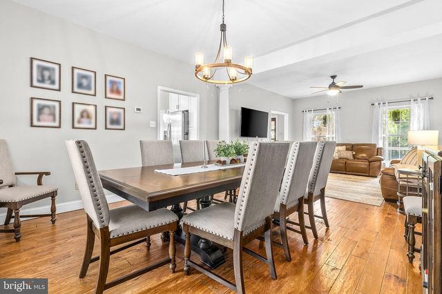 1085 FOREST LN, Glen Mills, PA 19342