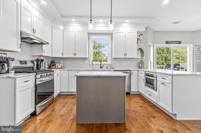 1085 FOREST LN, Glen Mills, PA 19342