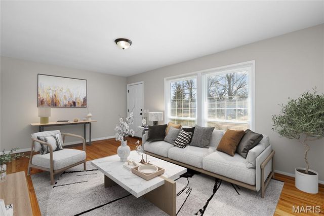 725 Pelican Lane, Florissant, MO 63031