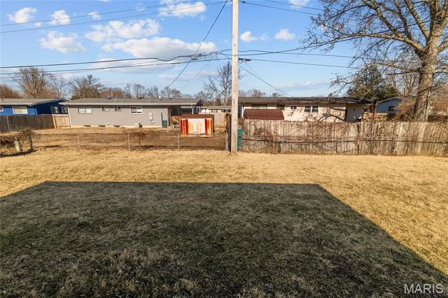 725 Pelican Lane, Florissant, MO 63031