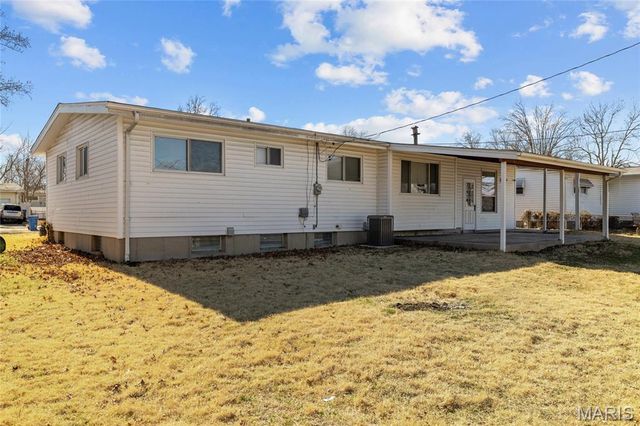 725 Pelican Lane, Florissant, MO 63031