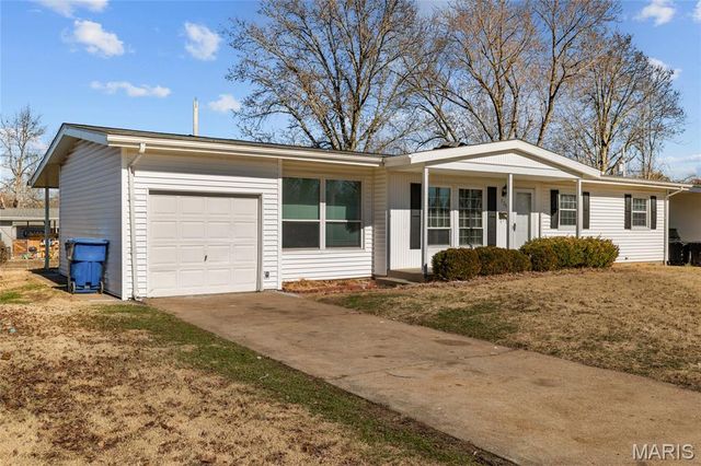 725 Pelican Lane, Florissant, MO 63031