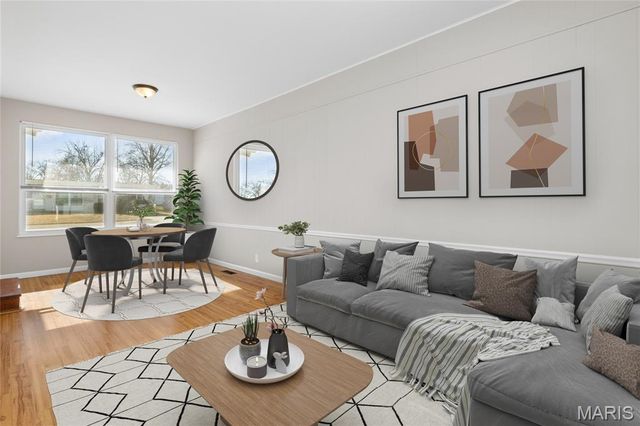 725 Pelican Lane, Florissant, MO 63031