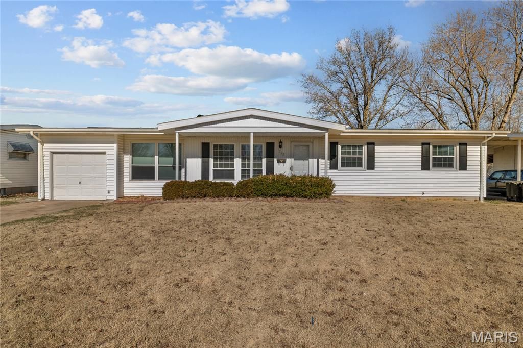 725 Pelican Lane, Florissant, MO 63031