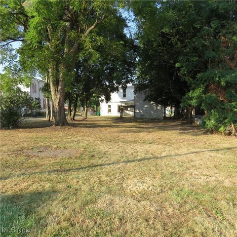 67 2nd Street NE, Carrollton, OH 44615