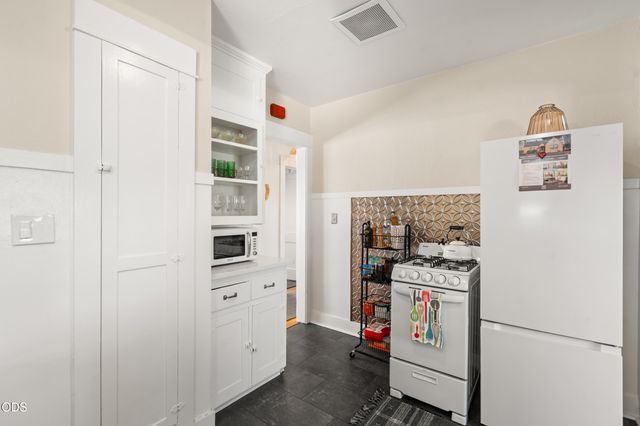 625 S Holly Street, Medford, OR 97501