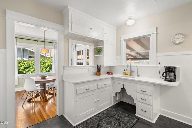 625 S Holly Street, Medford, OR 97501