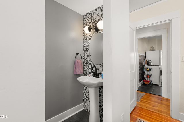 625 S Holly Street, Medford, OR 97501