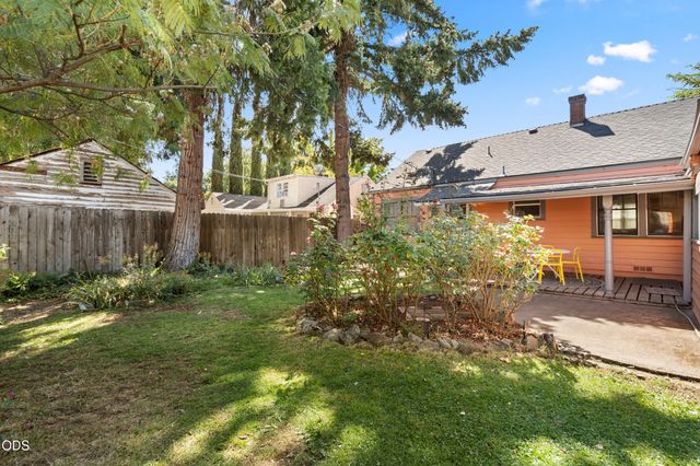 625 S Holly Street, Medford, OR 97501