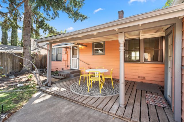 625 S Holly Street, Medford, OR 97501