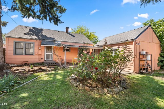 625 S Holly Street, Medford, OR 97501