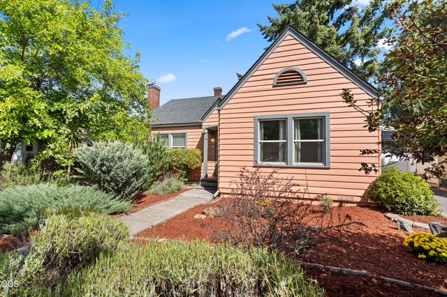 625 S Holly Street, Medford, OR 97501