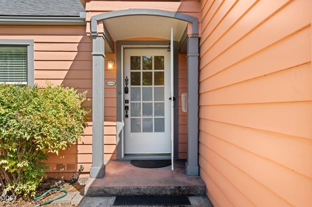 625 S Holly Street, Medford, OR 97501