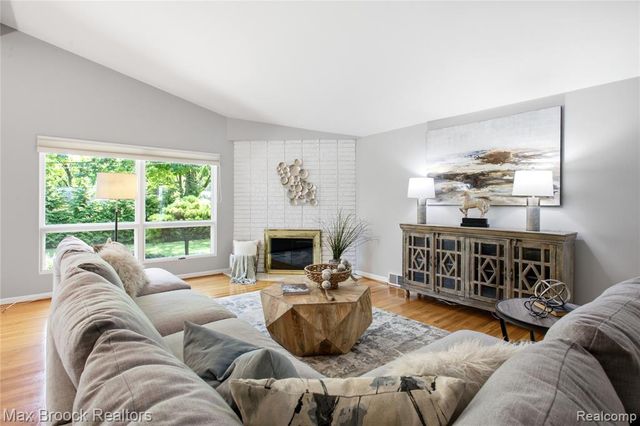 3159 Middlebury Lane, Bloomfield Hills, MI 48301