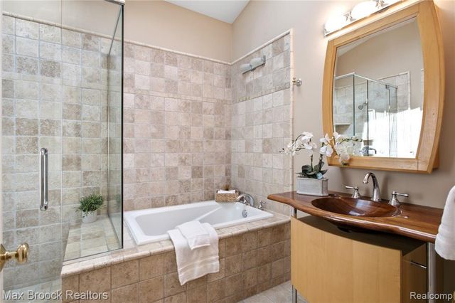 3159 Middlebury Lane, Bloomfield Hills, MI 48301