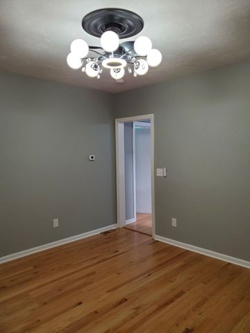 31 Esther St, Worcester, MA 01604