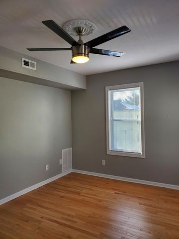 31 Esther St, Worcester, MA 01604