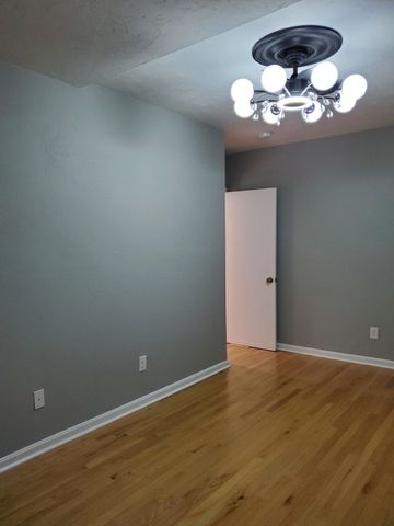 31 Esther St, Worcester, MA 01604