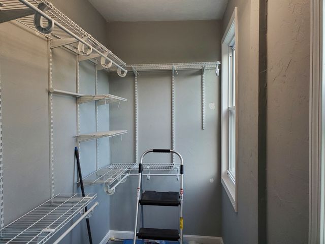 31 Esther St, Worcester, MA 01604