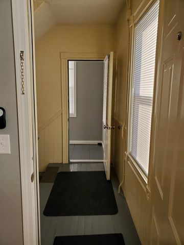 31 Esther St, Worcester, MA 01604