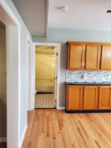 31 Esther St, Worcester, MA 01604
