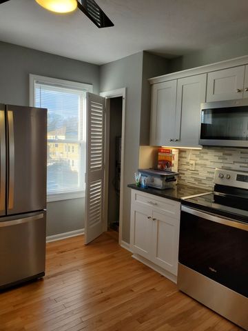 31 Esther St, Worcester, MA 01604