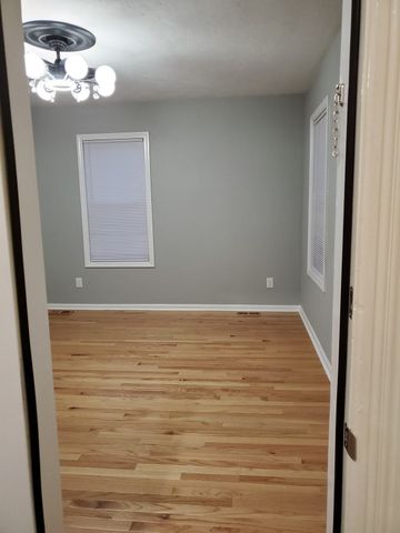 31 Esther St, Worcester, MA 01604