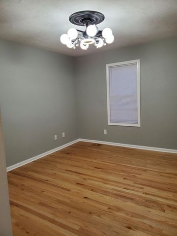 31 Esther St, Worcester, MA 01604
