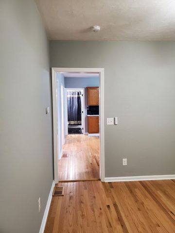 31 Esther St, Worcester, MA 01604