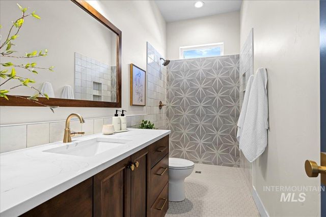 7114 E Chicken Hawk Loop, Nampa, ID 83686