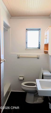 648 N 9th Plaza, Panama City, FL 32404