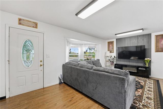 8890 Lexington Avenue, De Soto, KS 66018