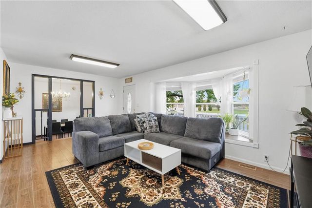 8890 Lexington Avenue, De Soto, KS 66018