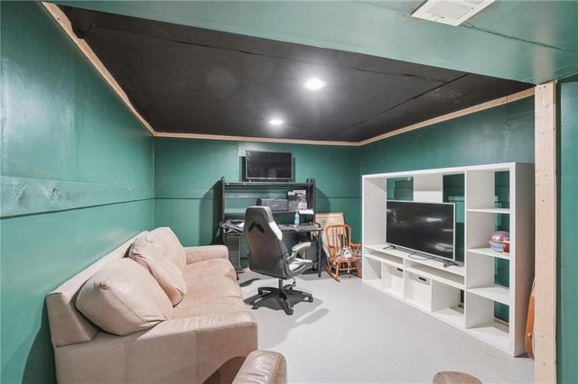 8890 Lexington Avenue, De Soto, KS 66018