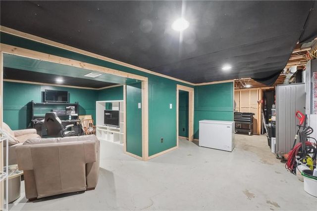 8890 Lexington Avenue, De Soto, KS 66018